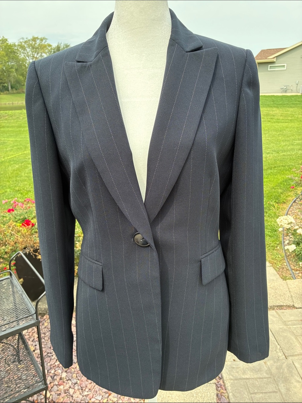Tahari  Navy Pinstripe Single-Button Blazer Fully Lined 6